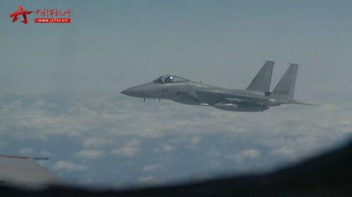 国产战斗机落水了吗视频,生死瞬间，英勇飞行员力挽狂澜